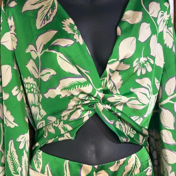 Zara green cream floral satiny jumpsuit V-neckline knot detail waist cut-outs - Picture 7 of 11